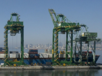 Balança comercial brasileira encerra ano com pior superávit desde 2001 O saldo positivo anual foi resultado de US$ 242,1 bilhões em exportações e US$ 239,6 bilhões em importações