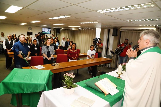 Durante a missa mensal, sacerdote falou da importância do contato íntimo com Deus