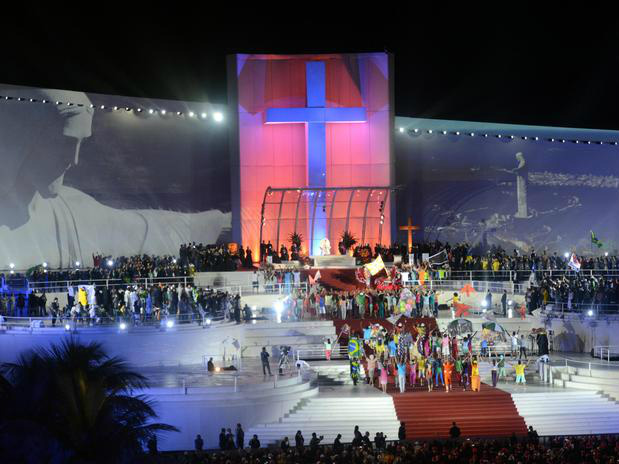 Transferência de eventos da JMJ para Copacabana divide opinião de moradores Transferência de eventos da JMJ para Copacabana divide opinião de moradores