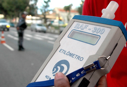 Avaliação de guardas de trânsito é suficiente para identificar motorista bêbados Avaliação de guardas de trânsito é suficiente para identificar motorista bêbados