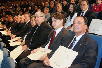 Deputados estaduais tomam posse nesta terça-feira