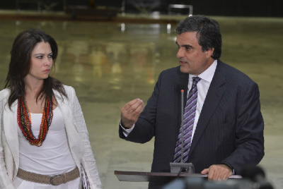 A Funai está sendo desvalorizada”, diz ex-presidente Ex-presidente da Funai, Maria Augusta Assirati, com o ministro da justiça / Foto: Divulgação