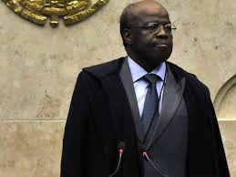 Joaquim Barbosa renuncia à relatoria do processo do mensalão Joaquim Barbosa renuncia à relatoria do processo do mensalão