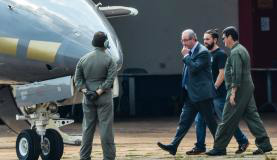 Cunha recorre ao Supremo para deixar prisão Preso na quarta-feira em Brasília, o ex-deputadofoi levado para Curitiba Arquivo/Agência Brasil