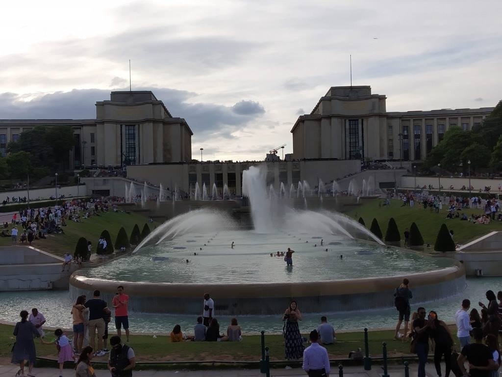 Parques, praças e jardins são compartilhados pelos parisienses e turistas.