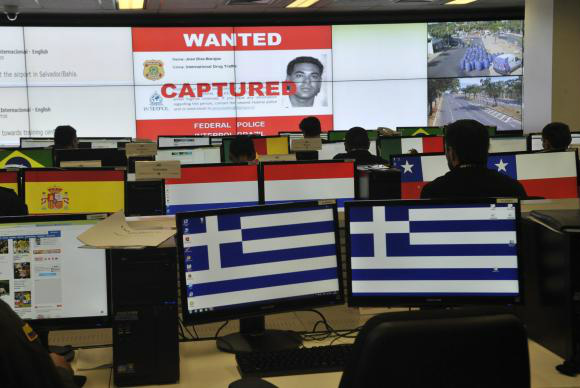 O narcotraficante mexicano Jose Diaz Barajas, procurado nos Estados Unidos, foi preso ontem (16) pela Polícia Federal e agentes da Interpol, no aeroporto do Galeão, no Rio de JaneiroJosé Cruz/Agência Brasil