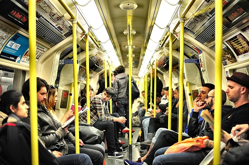 Coronavírus: o que pode acontecer aos brasileiros sem o isolamento social? Após rejeitar políticas de isolamento, Reino Unido e Holanda voltaram atrás / Foto: Viktor Forgacs/ Unsplash