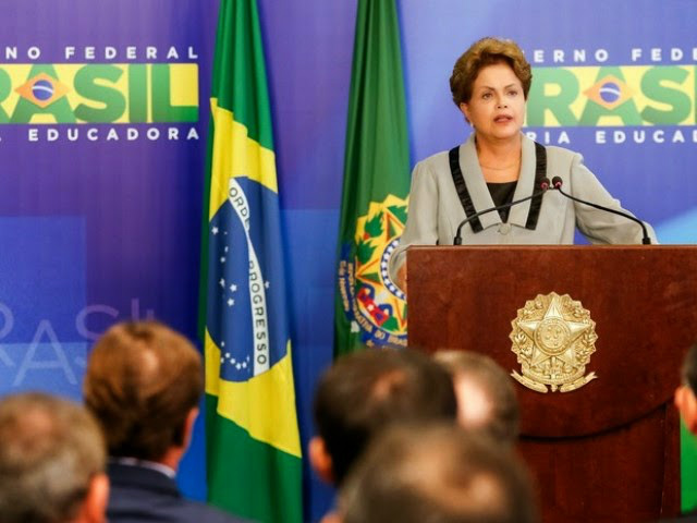 Dilma recebe prefeitos e diz que cortes no Orçamento de 2015 serão grandes Além de Dilma, também participaram da reunião o vice-presidente Michel Temer e os ministros da Fazenda, Joaquim Levy, da Casa Civil, Aloizio Mercadante, e do Planejamento, Nelson Barbosa / Foto: Divulgação