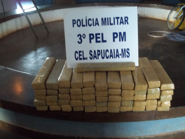 Polícia Militar de Coronel Sapucaia apreende maconha em ônibus