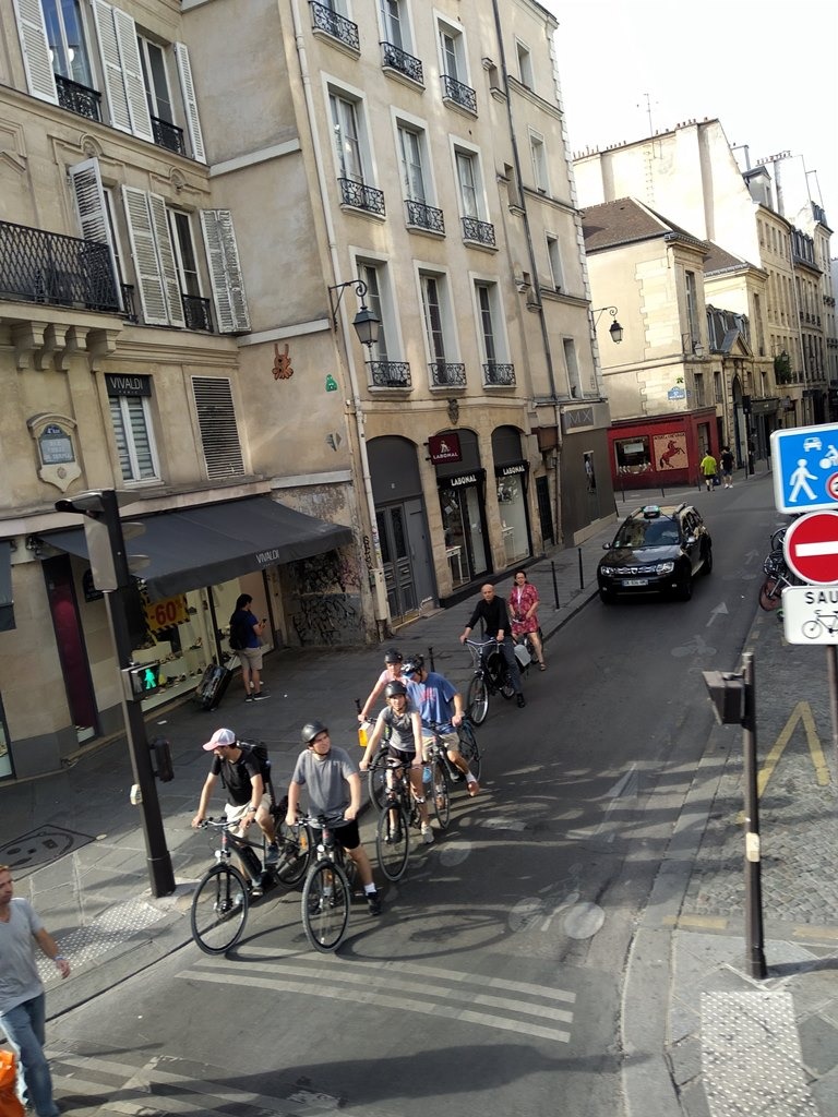 As bicicletas estão em todos os lugares. Não faltam ciclovias, nem o respeito aos ciclistas.