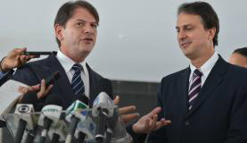 Cid Gomes apresenta a Dilma proposta para criar partido de apoio no Congresso O governador do Ceará, Cid Gomes, e o governador eleito, Camilo Santana, falam à imprensa após audiência com a presidenta Dilma RousseffAntonio Cruz/Agência Brasil