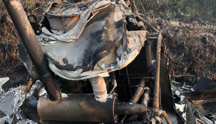 Bombeiros e polícia continuam buscas por ocupantes de helicóptero que explodiu A queda do helicóptero ocorreu em uma fazenda no município de Iguatemi / Foto; Divulgação