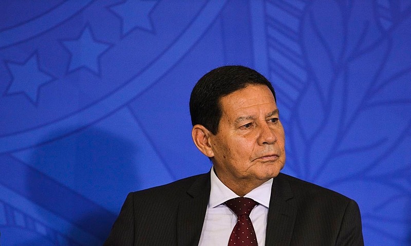 Mourão diz que forma como Bolsonaro se expressou “não foi a melhor” Mourão diz que forma como Bolsonaro se expressou “não foi a melhor”