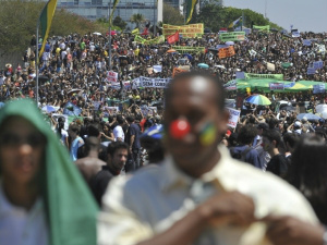 Organizadores de marcha querem recolher assinaturas para mudar leis Organizadores de marcha querem recolher assinaturas para mudar leis