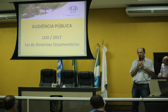 LDO para 2017 foi discutida em Amambai Prefeito Sérgio Barbosa esteve participando da audiênciaFoto: Assessoria