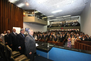 Deputados tomam posse em sessão solene na Assembleia