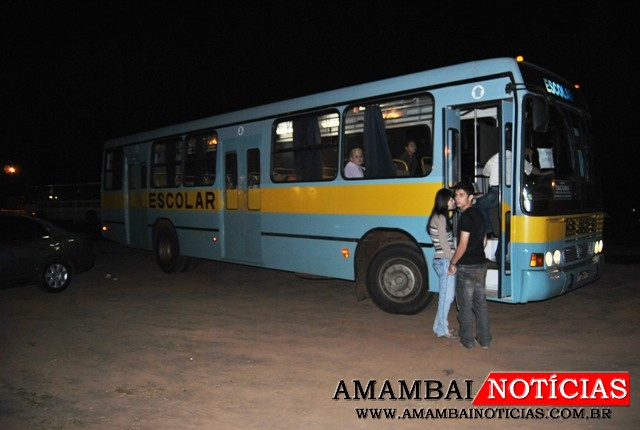 Foram disponibilizados ônibus que farão o transporte gratuito para a população que deseja participar da Expobai.