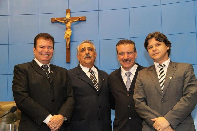 Parlamentares elegem Mesa Diretora do Legislativo Foram empossados na mesa diretora os deputados Mauricio Picarelli (E/primeiro vice-presidente), Jerson Domingos (presidente), Paulo Corrêa (primeiro secretário)e Paulo Duarte.