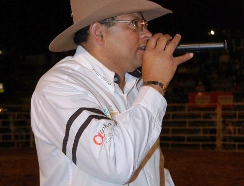 O Locutor da Emoção, Paulo Sérgio faz a narração do Rodeio na 23ª Expobai.