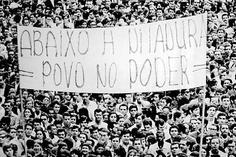 A seleção de livros e filmes ajuda a refletir sobre esse período sombrio da história brasileira - Reprodução