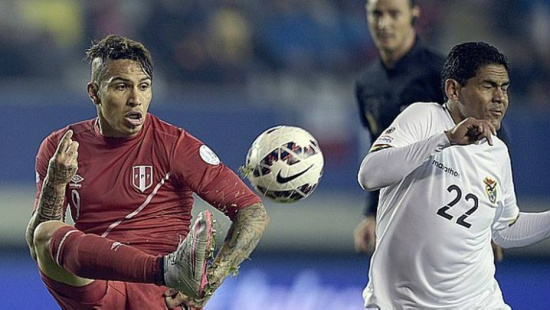 Guerrero marca 3 gols contra Bolívia e coloca o Peru nas semifinais Guerrero marcou três vezes contra a Bolívia e assumiu a artilharia da competição ao lado de Vidal