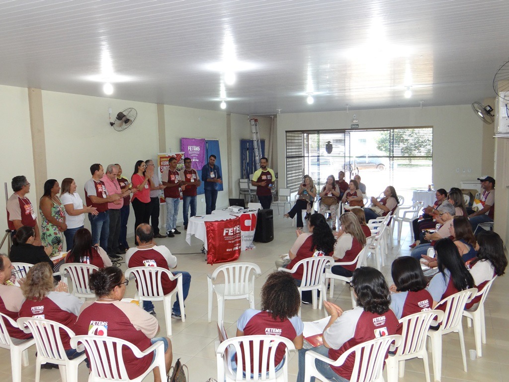 Sindicalistas da Fetems passaram o dia em Amambai, participando do Seminário Regional de Formação Sindical, ocorrido nesta segunda-feira (24) / Foto: Assessoria Simted de Amambai 