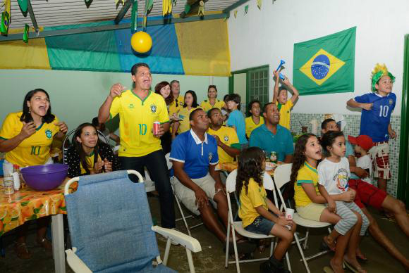 Fora do Plano Piloto, torcida do Brasil "acontece" em bares e garagens Fora do Plano Piloto, torcida do Brasil "acontece" em bares e garagens