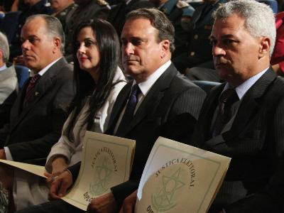 Ex-prefeita e ex-diretora da Assomasul, Mara Caseiro estréia hoje na Assembleia Legislativa Mara entre os colegas Lauro Davi, Diogo Tita e Cabo Almi