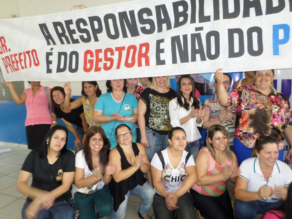 A luta dos professores é para que o Piso seja pago em 1º de janeiro como determina a Lei 11.738/2008.