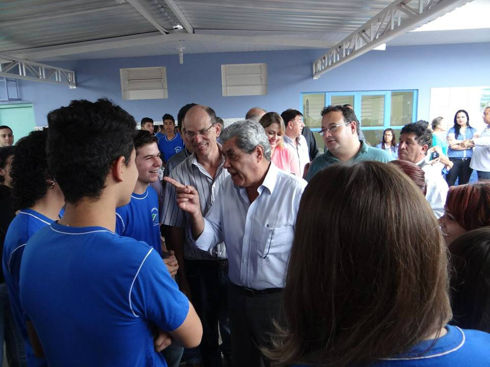 Governador André Puccinelli inaugura obras em Amambai Governador doou R$ 150,00 para formandos de cursos técnicos da EE Coronel Felipe de Brum / Foto: Moreira Produções