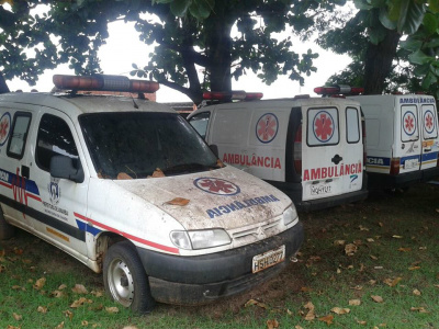 Ailton cobra explicações sobre falta de medicamentos e ambulâncias paradas Ambulâncias paradas no pátio da secretaria municipal de Saúde Foto: Divulgação