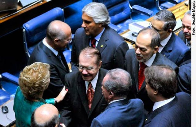 Com 70 votos, Sarney é reeleito presidente do Senado