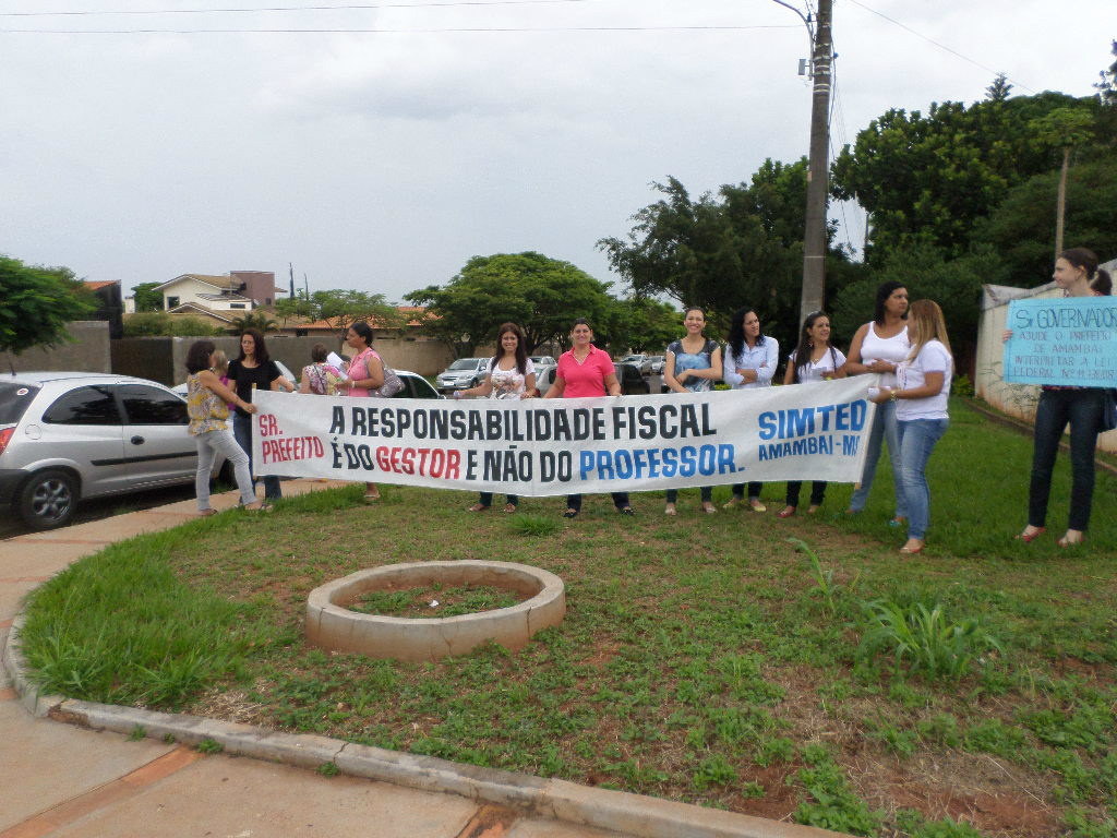O piso salarial profissional nacional do magistério público da educação básica deve ser atualizado, anualmente, no mês de janeiro, a partir do ano de 2009.