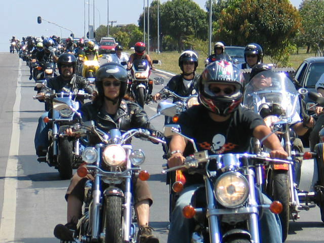 Motociclistas encerram encontro em Brasília