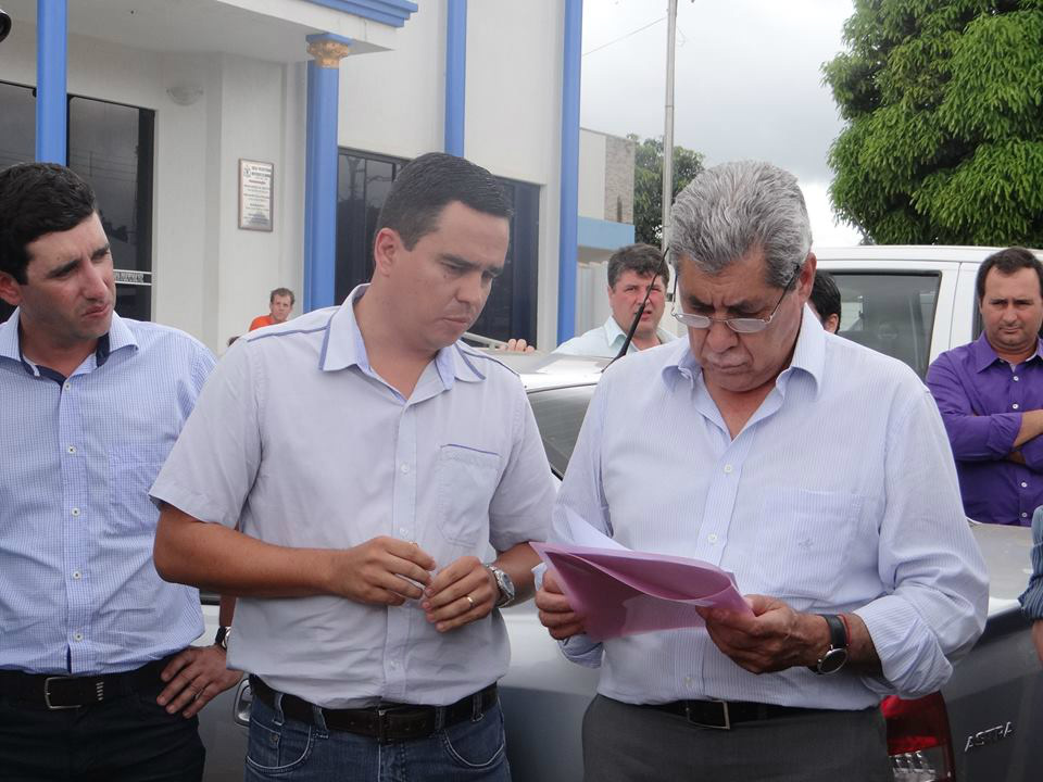 Governador André Puccinelli inaugura obras em Amambai Diogo Peixoto junto ao governador, André Puccinelli / Foto: Moreira Produções