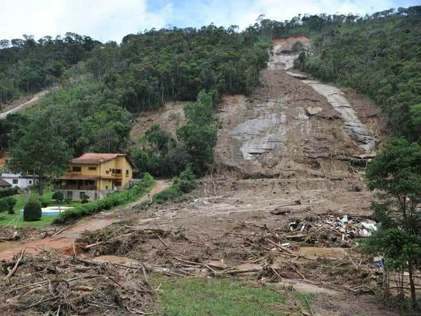 Governo federal vai se antecipar aos desastres naturais, diz presidenta