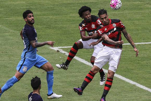 Mais de 65 mil pessoas foram ao Maracanã ver o empate em 2x2 entre Flamengo e CorinthiansAntonio Lacerda/Agência Lusa