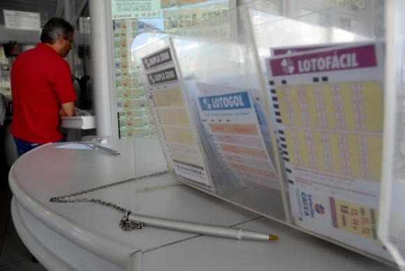 O concurso 1.993 da Mega-Sena sorteará prêmio neste sábado  estimado em R$ 2,5 milhões Arquivo/Agência Brasil