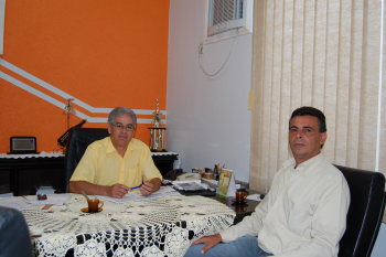 Vereador Osvaldo Machado Franco (Coconho) com o delegado de polícia, Marcius Cordeiro.  
