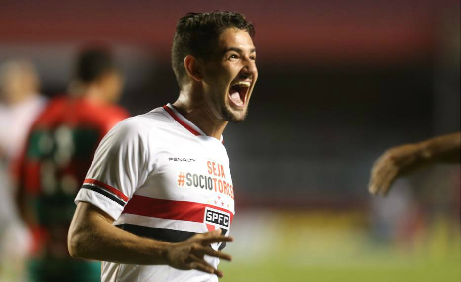 Com interino, São Paulo triunfa no Morumbi e rebaixa a Portuguesa Com gols de Dória, Alexandre Pato (foto) e Hudson, respectivamente, o São Paulo fez 3 a 0 na Portuguesa, no Morumbi, e rebaixou a Lusa para a Série A2 do Paulistão, no fechamento da primeira fase da competição; Tricolor terminou primeira fase na terceira posição geral