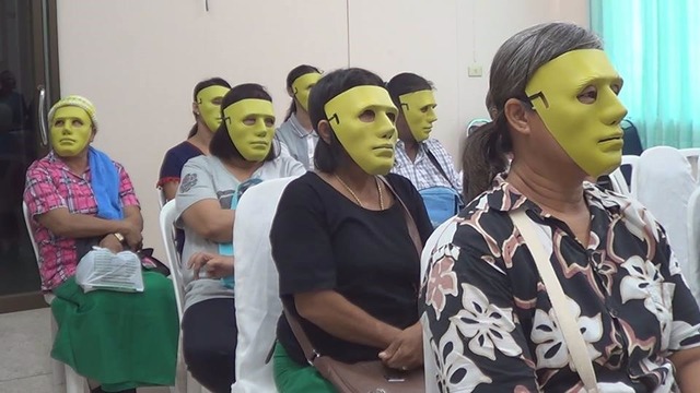 Para evitar constrangimento no ginecologista, tailandesas usam máscaras Foto: Divulgação