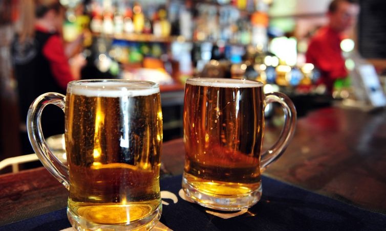 Grupo Alcoólicos Anônimos faz 70 anos e lança aplicativo para celular Alcoolismo é doença progressiva e pode levar o caos à vida da pessoa, diz membro do AA.