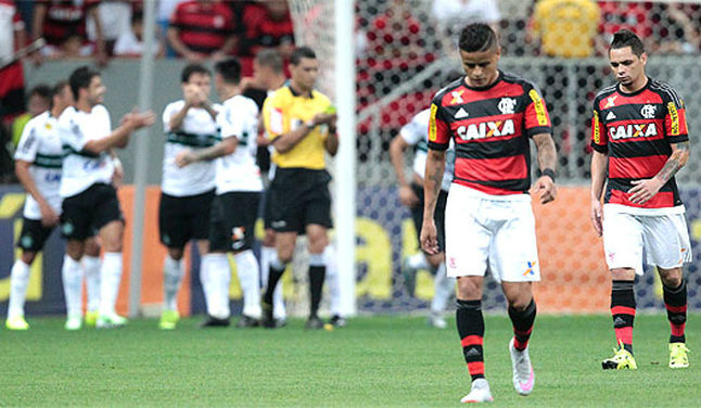 Coritiba cala quase 70 mil e vence o Flamengo com tranquilidade no Mané O Flamengo teve uma noite para ser esquecida em Brasília.