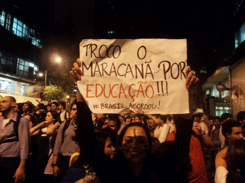 Foto da manifestação do dia 17/06 na Avenida Rio Branco, no Centro do Rio.