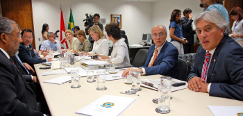 Delcídio assume presidência da Comissão de Assuntos Econômicos do Senado Delcidio na reunião da bancada do PT no Senado.