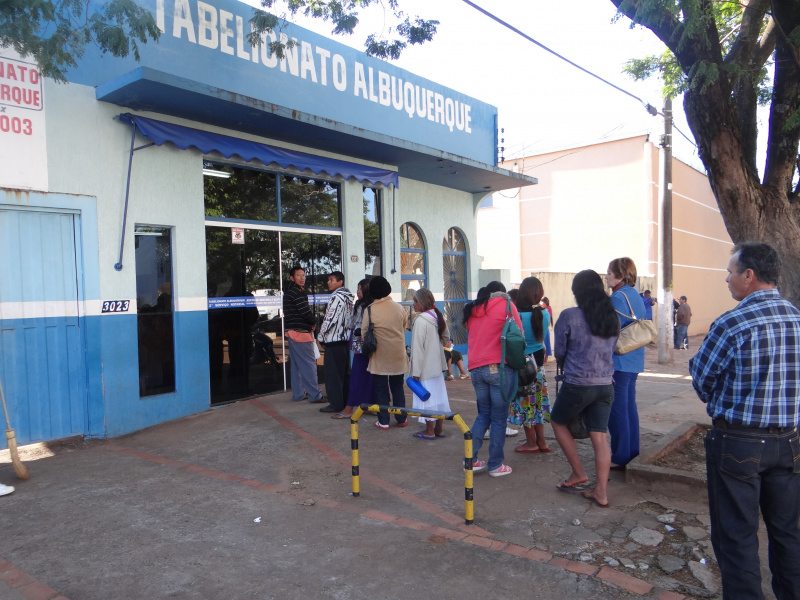 Procura de registro civil por indígenas cresce em Amambai Grande número de indígenas estavam a espera de atendimento.