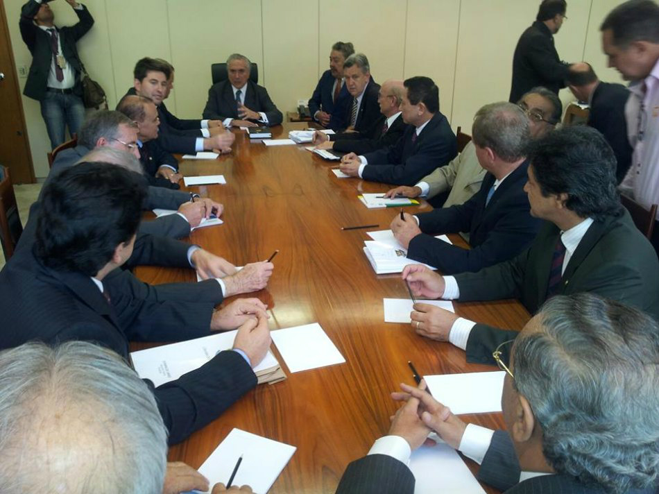Temer admite gravidade das invasões, mas transfere posicionamento para reunião Reunião com Temer.