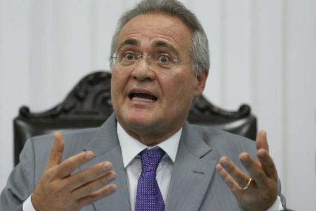 Renan vai ao STF contra ação da PF e chama ministro de “chefete de polícia” Renan Calheiros fala com jornalistas sobre operação da Polícia Federal no Senado, na última sexta-feira / Foto: Fabio Rodrigues