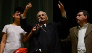 O cardeal dom Paulo Evaristo Arns foi homenageado na noite de hsegunda-feira (24) no Teatro da Pontifícia Universidade Católica (Tuca) em São Paulo / Foto: Rovena 