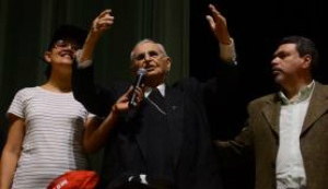 Dom Paulo Evaristo Arns é homenageado por sua vida política O cardeal dom Paulo Evaristo Arns foi homenageado na noite de hsegunda-feira (24) no Teatro da Pontifícia Universidade Católica (Tuca) em São Paulo / Foto: Rovena
